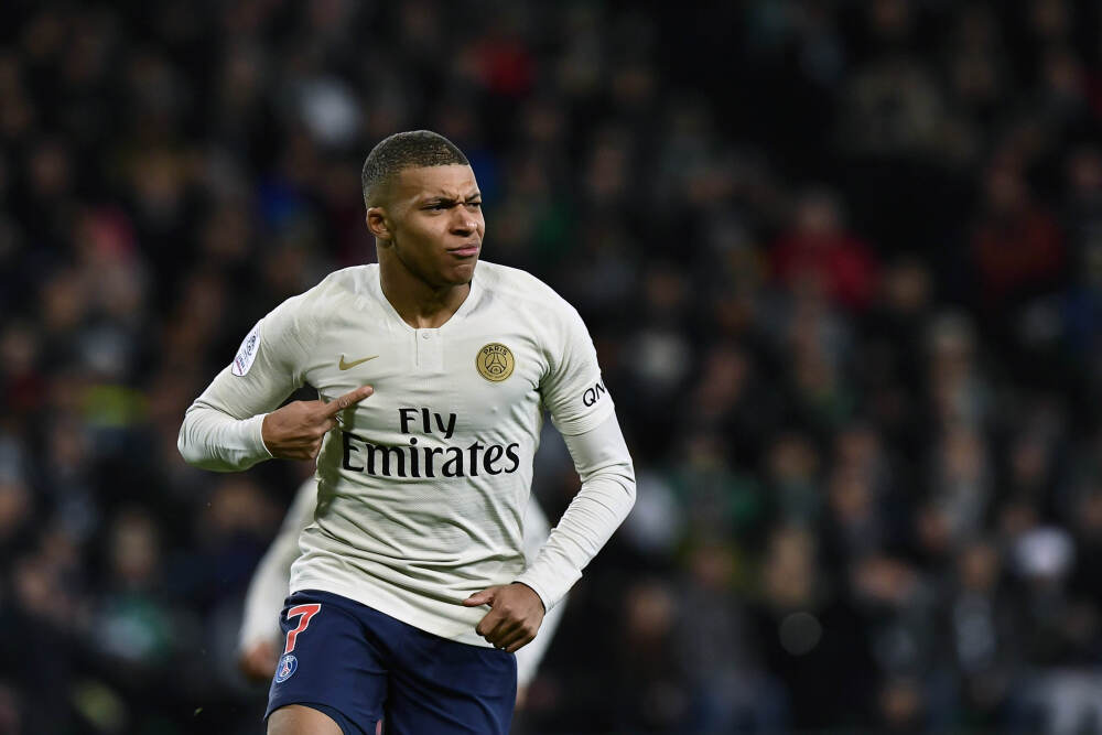 20岁144天！埃奇库姆连续4场砍下20+ 成76人队史最年轻的后卫